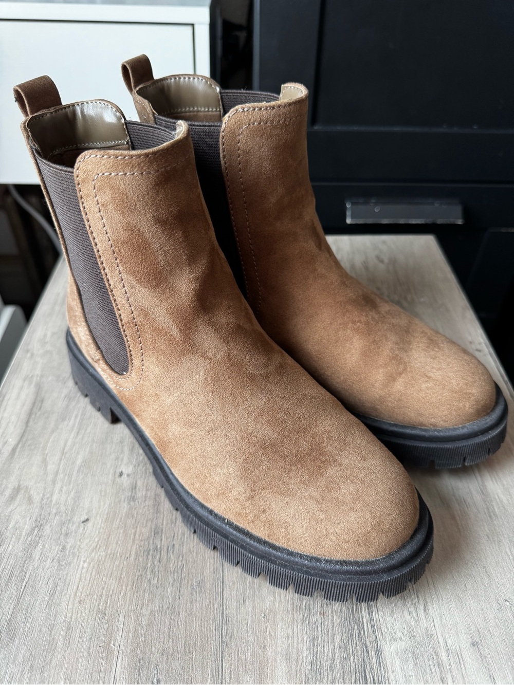 Old navy brown Chelsea boots